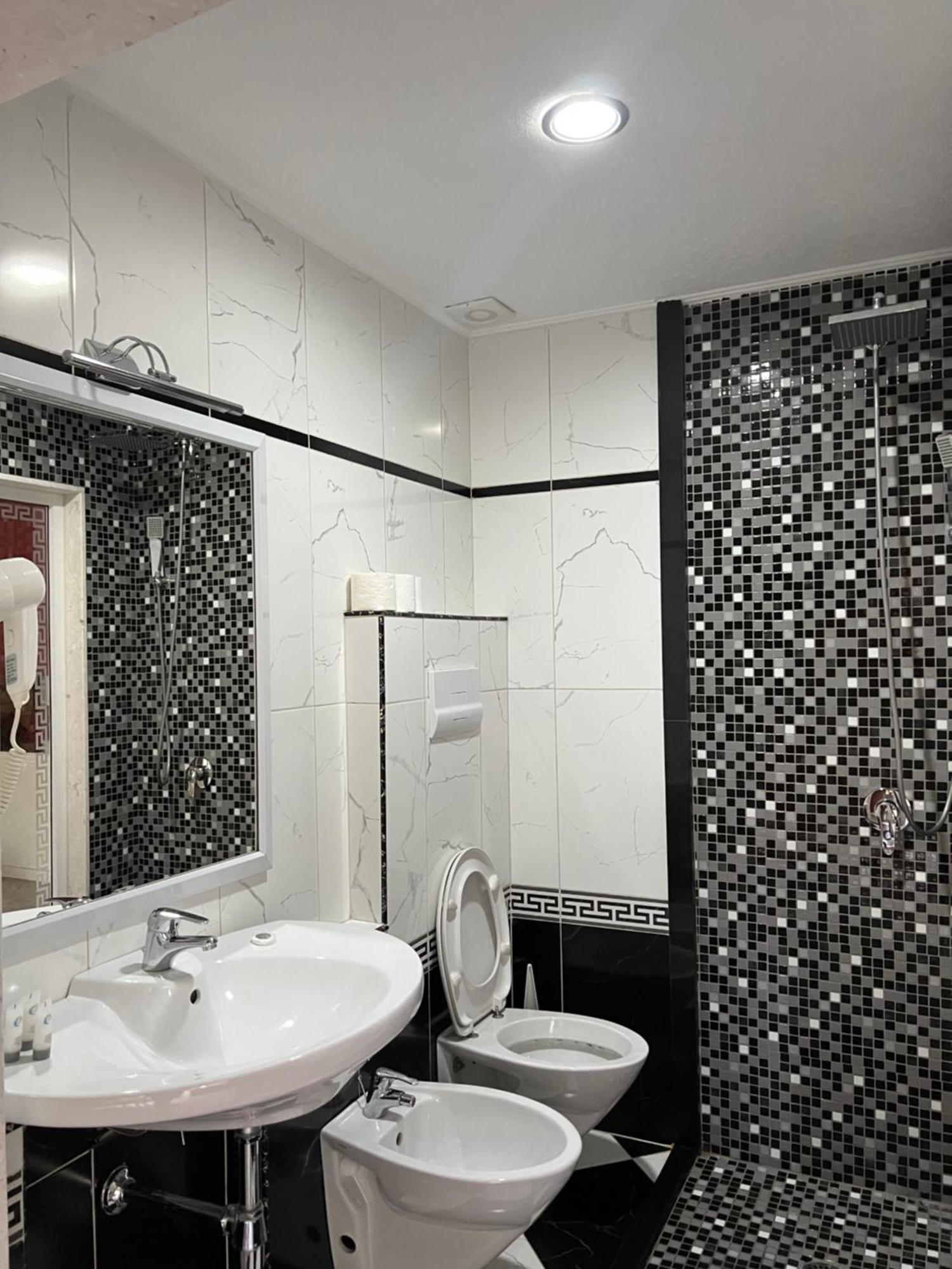 Hotel Kastria Tirana Exterior foto