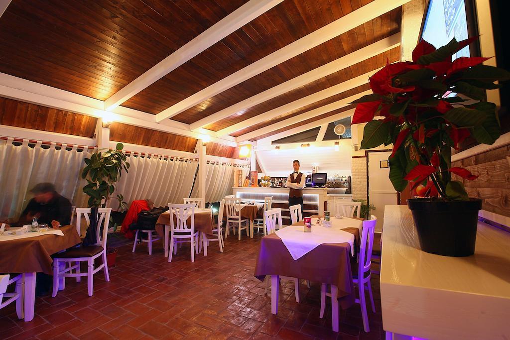 Hotel Kastria Tirana Exterior foto